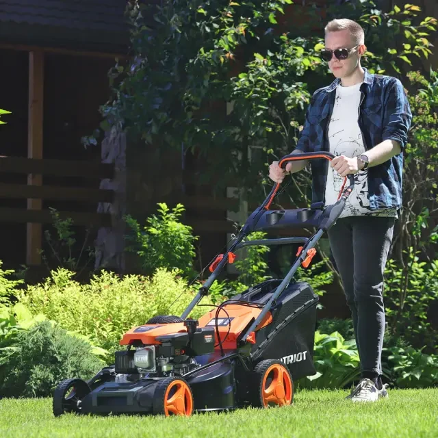 Бензиновая газонокосилка самоходная Patriot PT 55LS